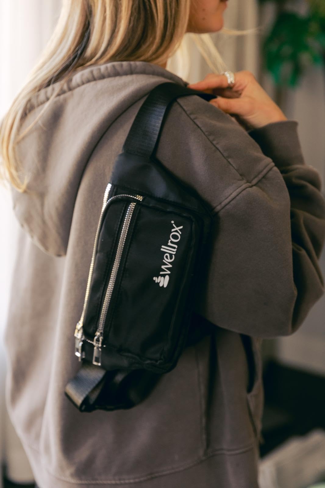 wellrox black cross-body bag worn over the shoulder, hands free travel purse